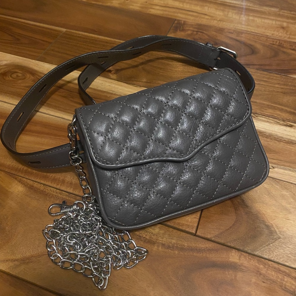 Belt bag/cross body Rebecca Minkoff purse. In grey quilted leather.